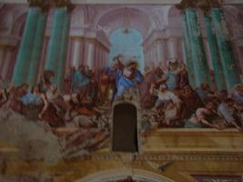 Внутри собора сохранились многочисленные фрески